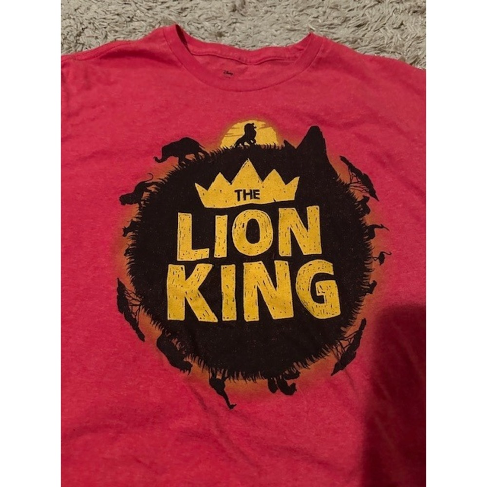 Disney The Lion King Graphic T-Shirt Adult‎ Red Short Sleeve Tee